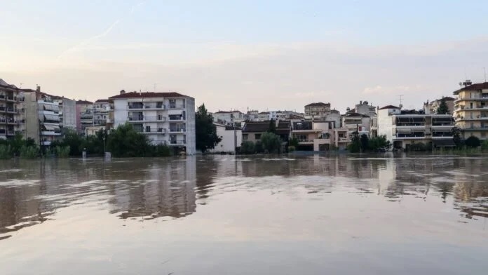 Συγκέντρωση βοήθειας στους πληγέντες από τις πλημμύρες