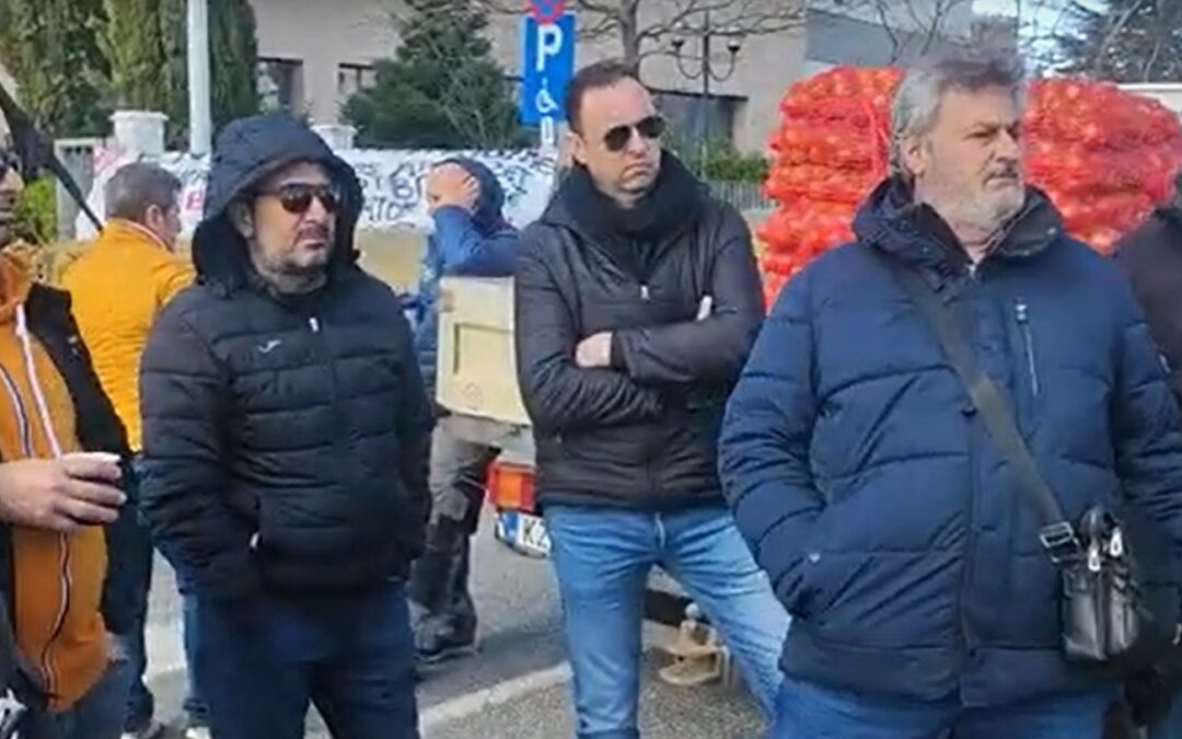 Συμπαράσταση στον δίκαιο αγώνα των αγροτών μας